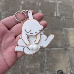 Демонстрация как се движи лапичката на котката и се въртят 3D топчетата на ключодържателя.