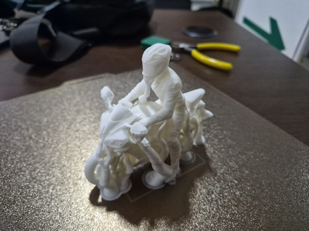 Персонализирана 3d Фигурка по Снимка – Ръчно Рисуван Подарък