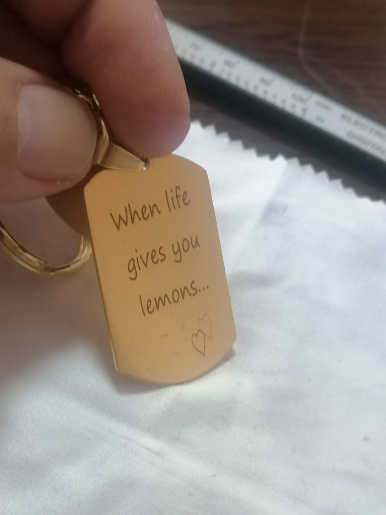 Лазерно гравирана плочка when life gives you lemons