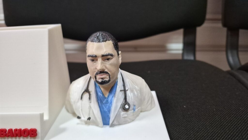 Персонализиран Органайзер за Бюро с 3d Фигурка по Снимка – Оригинален Подарък