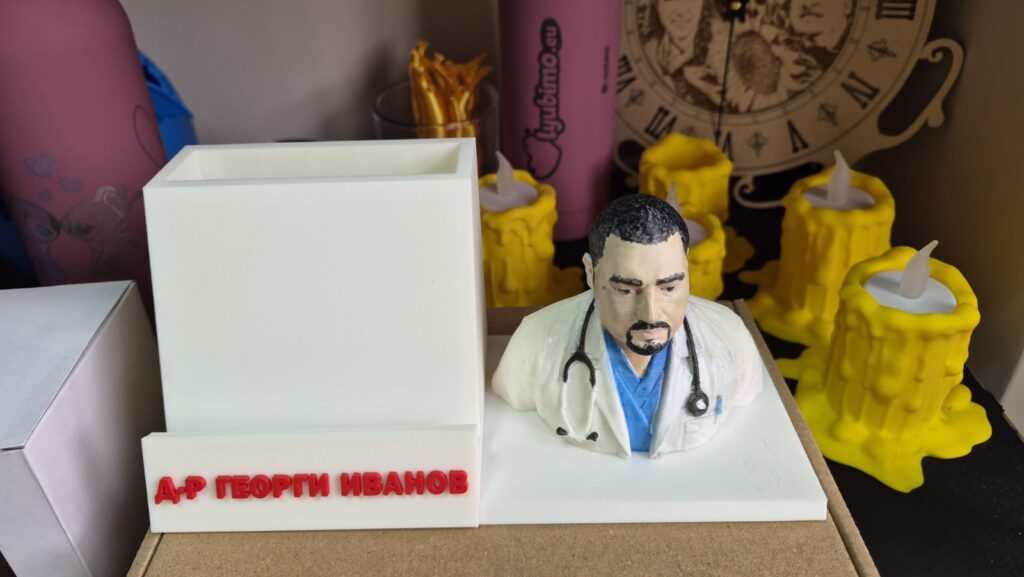 Персонализиран Органайзер за Бюро с 3d Фигурка по Снимка – Оригинален Подарък